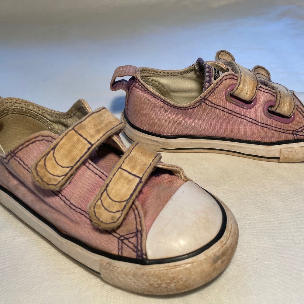 Converse kids Velcro lavender size 8
